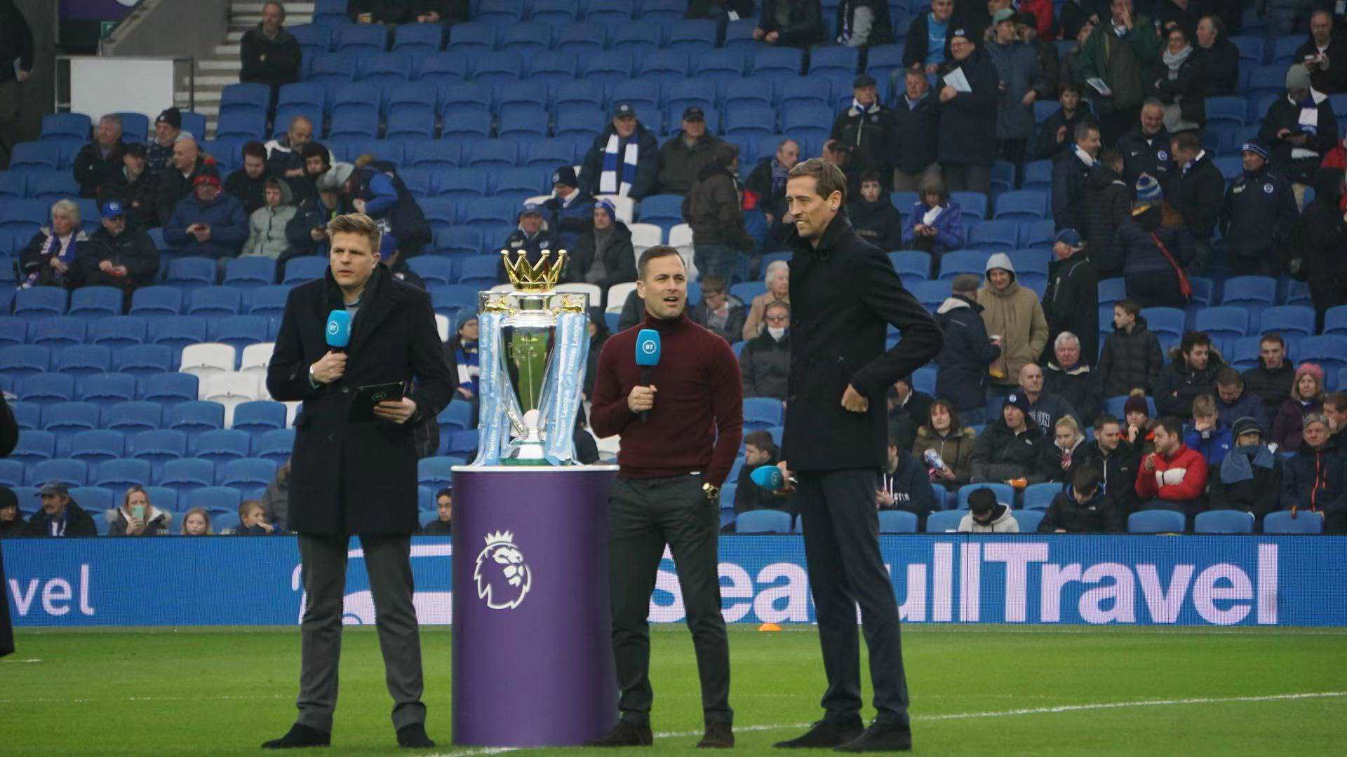 克拉约瓦大学老板：米特里策在中国非常满意，他家人也将前往.